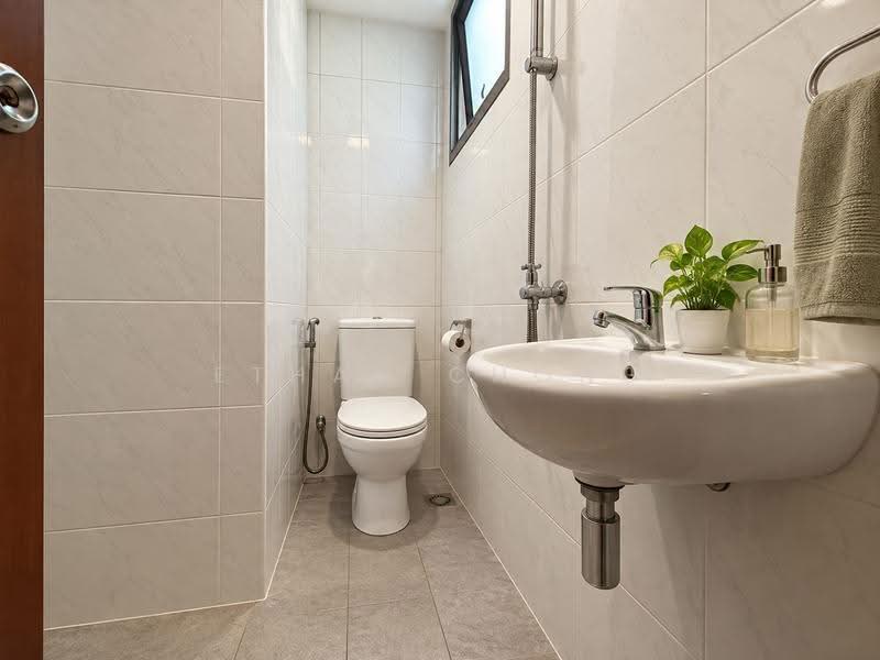 Parc Oasis, 43 Jurong East Avenue 1, Boon Lay / Jurong / Tuas, 3 Bedrooms, 1,378 sqft, Condominium For Sale, by Ethan Chong, 500265275 - Bathroom - PropertyGuru.com.sg