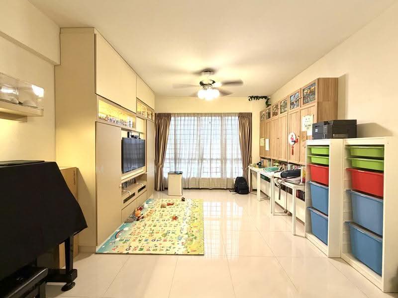 Castle Green, 481 Yio Chu Kang Road, Mandai / Upper Thomson, 2 Bedrooms, 947 sqft, Condominium For Sale, by Michelle Lee, 500265281 - Living Room - PropertyGuru.com.sg
