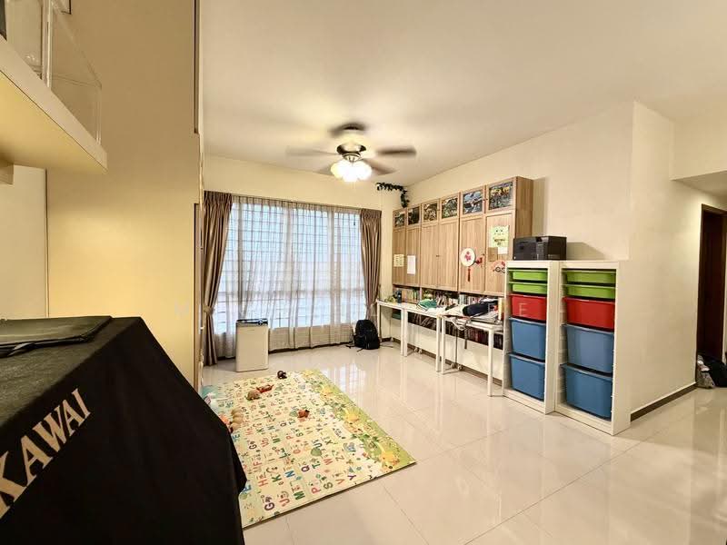 Castle Green, 481 Yio Chu Kang Road, Mandai / Upper Thomson, 2 Bedrooms, 947 sqft, Condominium For Sale, by Michelle Lee, 500265281 - Living Room - PropertyGuru.com.sg