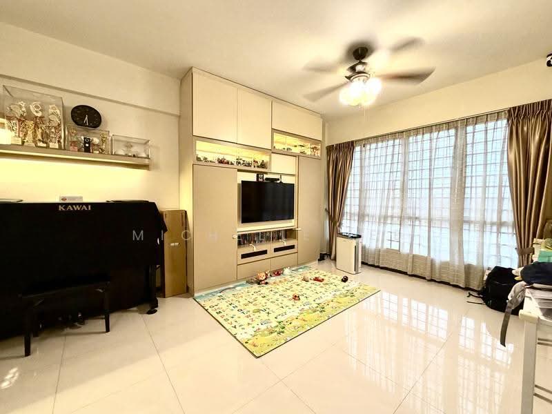 Castle Green, 481 Yio Chu Kang Road, Mandai / Upper Thomson, 2 Bedrooms, 947 sqft, Condominium For Sale, by Michelle Lee, 500265281 - Living Room - PropertyGuru.com.sg