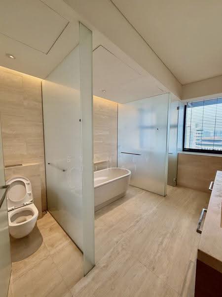 Hana, 8 Tomlinson Road, Tanglin / Holland / Bukit Timah, 4 Bedrooms, 3,531 sqft, Apartment For Rent, by Stanley Tjhai, 500265288 - Master Bathroom - PropertyGuru.com.sg