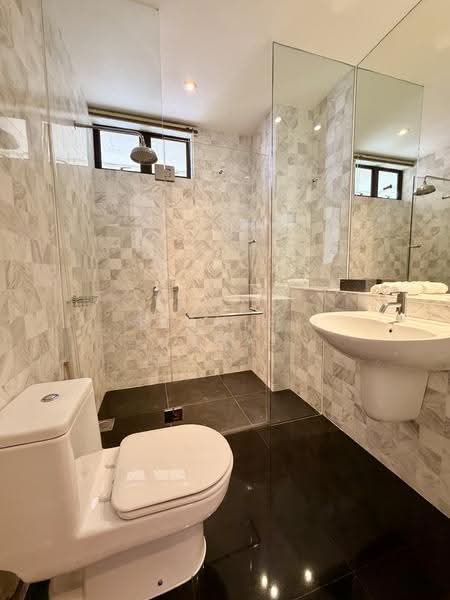 The Colonnade, 82 Grange Road, Tanglin / Holland / Bukit Timah, 3 Bedrooms, 3,617 sqft, Condominium For Rent, by Stanley Tjhai, 500265289 - Bathroom - PropertyGuru.com.sg