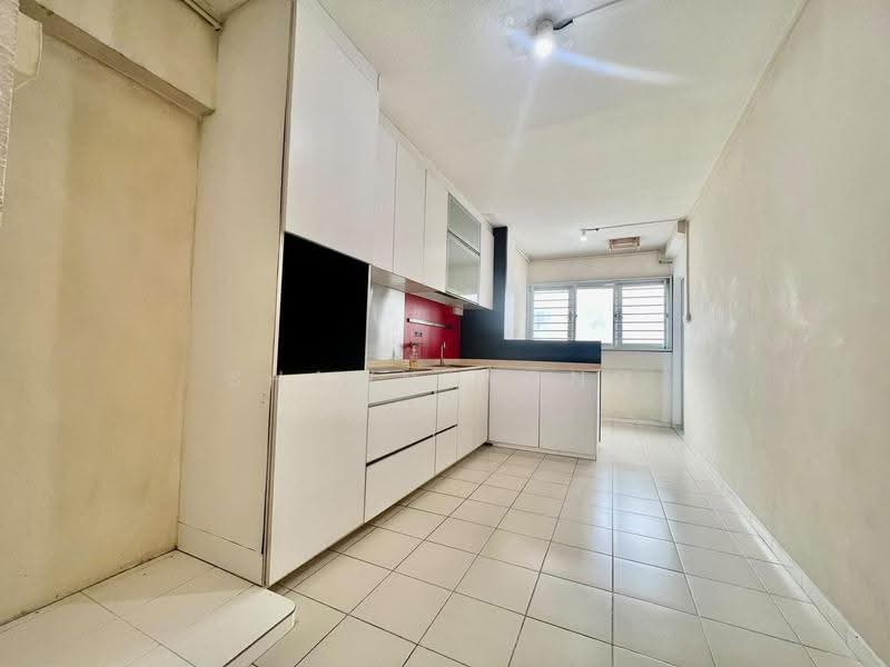 524 Hougang Avenue 6, 524 Hougang Avenue 6, Hougang / Punggol / Sengkang, 3 Bedrooms, 1,130 sqft, HDB Flat For Sale, by Shawn Wong, 500265290 - Kitchen - PropertyGuru.com.sg