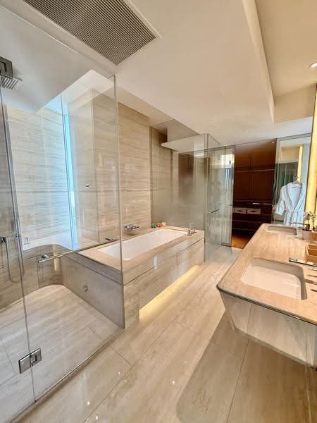 Ardmore Residence, 7 Ardmore Park, Tanglin / Holland / Bukit Timah, 4 Bedrooms, 3,186 sqft, Condominium For Rent, by Stanley Tjhai, 500265291 - Master Bathroom - PropertyGuru.com.sg
