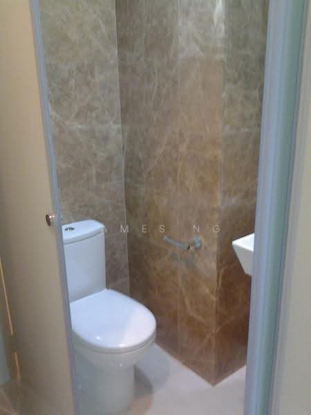 Boathouse Residences, 33 Upper Serangoon View, Hougang / Punggol / Sengkang, 2 Bedrooms, 710 sqft, Condominium For Rent, by James Ng, 500265294 - Bathroom - PropertyGuru.com.sg