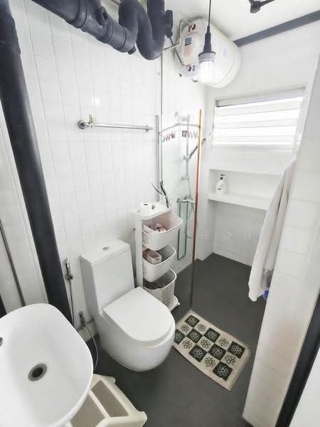659 Jalan Tenaga, 659 Jalan Tenaga, Eunos / Geylang / Paya Lebar, 3 Bedrooms, 1,130 sqft, HDB Flat For Sale, by Pearly Teoh, 500265298 - Bathroom - PropertyGuru.com.sg