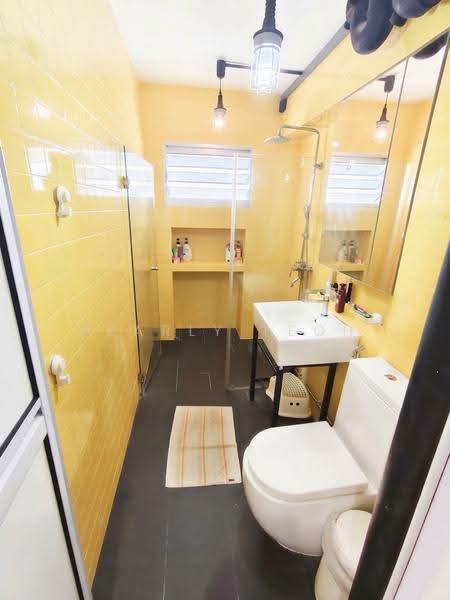 659 Jalan Tenaga, 659 Jalan Tenaga, Eunos / Geylang / Paya Lebar, 3 Bedrooms, 1,130 sqft, HDB Flat For Sale, by Pearly Teoh, 500265298 - Bathroom - PropertyGuru.com.sg