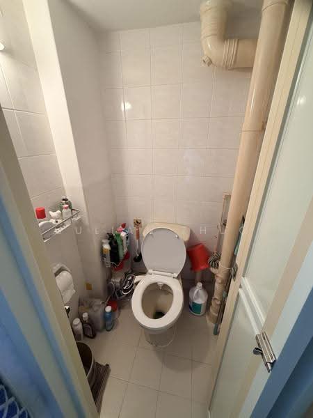 96 Lorong 3 Toa Payoh, 96 Lorong 3 Toa Payoh, Balestier / Toa Payoh, Room Rental, 100 sqft, HDB Flat For Rent, by Julian Zhuo, 500265310 - Bathroom - PropertyGuru.com.sg