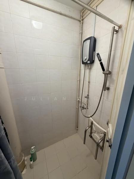 96 Lorong 3 Toa Payoh, 96 Lorong 3 Toa Payoh, Balestier / Toa Payoh, Room Rental, 100 sqft, HDB Flat For Rent, by Julian Zhuo, 500265310 - Bathroom - PropertyGuru.com.sg