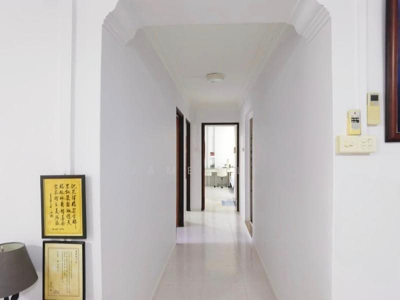 279 Toh Guan Road, 279 Toh Guan Road, Boon Lay / Jurong / Tuas, 3 Bedrooms, 1,302 sqft, HDB Flat For Sale, by James Li, 500265314 - Corridor - PropertyGuru.com.sg