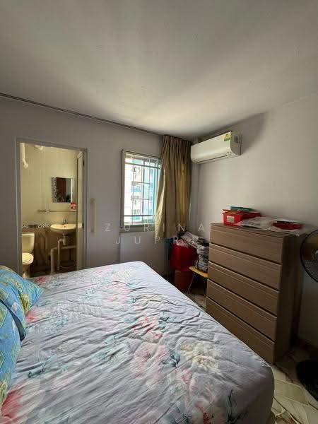 304 Bukit Batok Street 31, 304 Bukit Batok Street 31, Dairy Farm / Bukit Panjang / Choa Chu Kang, 3 Bedrooms, 1,001 sqft, HDB Flat For Rent, by Zurina Jupri, 500265317 - Master room - PropertyGuru.com.sg