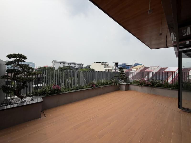 Brand New with Lift and Pool, huge for multi-generatioins, Near to Kovan MRT - call 8130 3636 to view!, Hougang / Punggol / Sengkang, 7 Bedrooms, 9,000 sqft, Corner Terrace For Sale, by Kim Yan 金燕, 500265321 - Balcony - PropertyGuru.com.sg