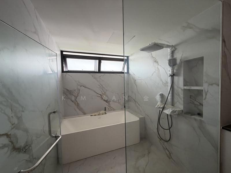 Brand New with Lift and Pool, huge for multi-generatioins, Near to Kovan MRT - call 8130 3636 to view!, Hougang / Punggol / Sengkang, 7 Bedrooms, 9,000 sqft, Corner Terrace For Sale, by Kim Yan 金燕, 500265321 - Bathroom - PropertyGuru.com.sg