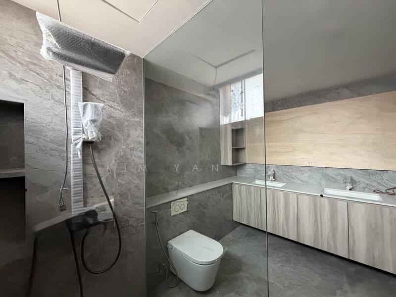 Brand New with Lift and Pool, huge for multi-generatioins, Near to Kovan MRT - call 8130 3636 to view!, Hougang / Punggol / Sengkang, 7 Bedrooms, 9,000 sqft, Corner Terrace For Sale, by Kim Yan 金燕, 500265321 - Bathroom - PropertyGuru.com.sg