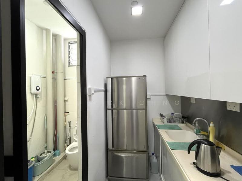 Wcega Tower, 21 Bukit Batok Crescent, Dairy Farm / Bukit Panjang / Choa Chu Kang, 1,970 sqft, Light Industrial (B1) For Sale, by Derrick Chng, 500265340 - Kitchen - CommercialGuru.com.sg