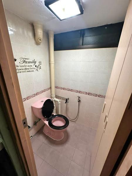153 Mei Ling Street, 153 Mei Ling Street, Alexandra / Commonwealth, 2 Bedrooms, 720 sqft, HDB Flat For Sale, by Rozana Sahlan, 500265351 - Bathroom - PropertyGuru.com.sg