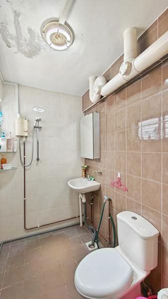 147 Bishan Street 11, 147 Bishan Street 11, Ang Mo Kio / Bishan / Thomson, 3 Bedrooms, 904 sqft, HDB Flat For Sale, by Rey Ng, 500265354 - Bathroom - PropertyGuru.com.sg
