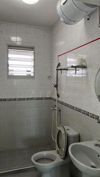 172B Edgedale Plains, 172B Edgedale Plains, Hougang / Punggol / Sengkang, Room Rental, 200 sqft, HDB Flat For Rent, by Roger Lau, 500265359 - Bathroom - PropertyGuru.com.sg