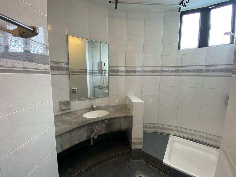 Siglap Center, 55 Siglap Road, East Coast / Marine Parade, 2 Bedrooms, 1,230 sqft, Apartment For Rent, by Lyn Feng, 500265360 - Bathroom - PropertyGuru.com.sg