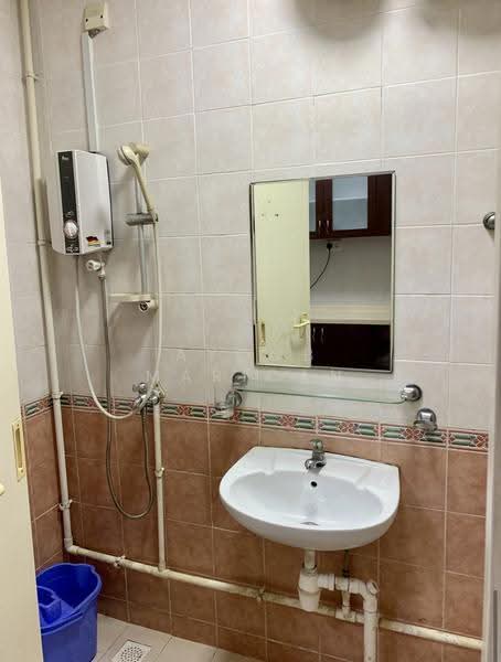 119C Kim Tian Road, 119C Kim Tian Road, Alexandra / Commonwealth, 3 Bedrooms, 990 sqft, HDB Flat For Rent, by Ayoob Marican, 500265384 - Bathroom - PropertyGuru.com.sg
