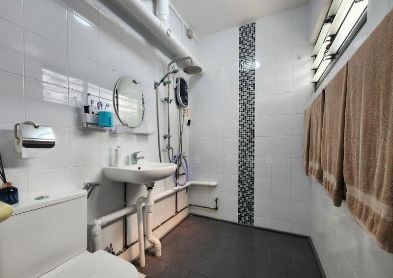 211 Bukit Batok Street 21, 211 Bukit Batok Street 21, Dairy Farm / Bukit Panjang / Choa Chu Kang, 3 Bedrooms, 1,119 sqft, HDB Flat For Sale, by Dennis Ong, 500265385 - Bathroom - PropertyGuru.com.sg