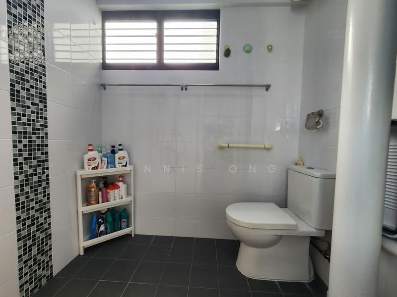 211 Bukit Batok Street 21, 211 Bukit Batok Street 21, Dairy Farm / Bukit Panjang / Choa Chu Kang, 3 Bedrooms, 1,119 sqft, HDB Flat For Sale, by Dennis Ong, 500265385 - Bathroom - PropertyGuru.com.sg