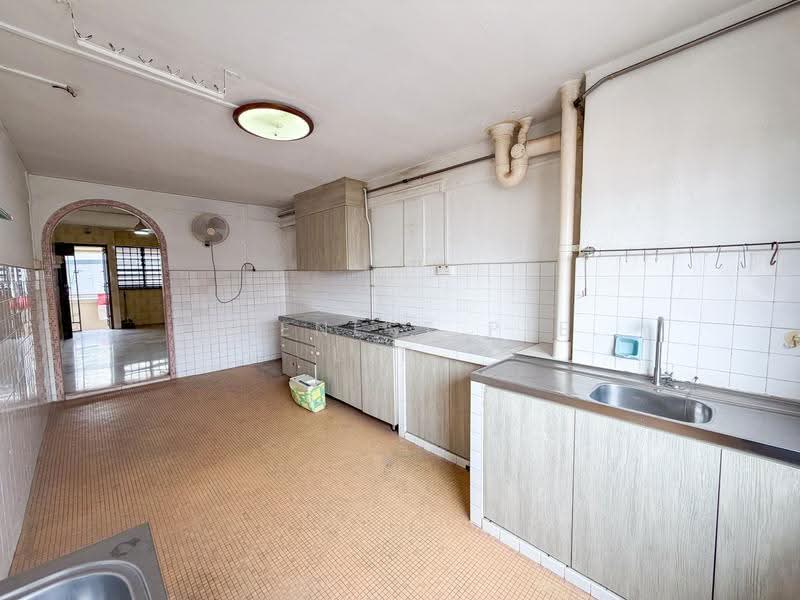 705 Clementi West Street 2, 705 Clementi West Street 2, Buona Vista / West Coast / Clementi New Town, 2 Bedrooms, 721 sqft, HDB Flat For Sale, by KENNETH CHUA, 500265393 - Kitchen - PropertyGuru.com.sg