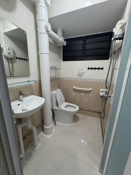 602 Ang Mo Kio Avenue 5, 602 Ang Mo Kio Avenue 5, Ang Mo Kio / Bishan / Thomson, Room Rental, 200 sqft, HDB Flat For Rent, by Sher Gao Ting Yu, 500265410 - Bathroom - PropertyGuru.com.sg