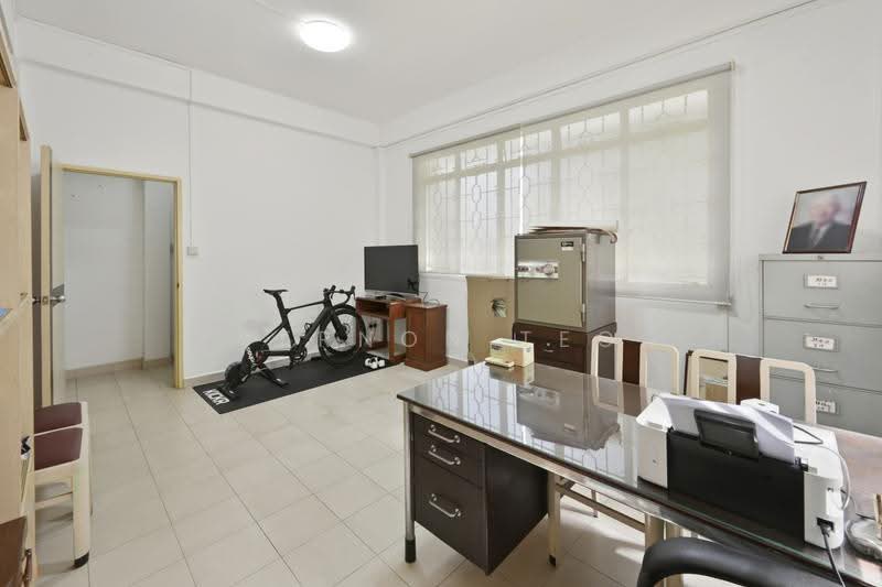 *WIDE FRONTAGE GCB @ MALCOLM ROAD area, Tanglin / Holland / Bukit Timah, 4 Bedrooms, 3,998 sqft, Good Class Bungalow For Sale, by Vernon Teo, 500265477 - Study - PropertyGuru.com.sg