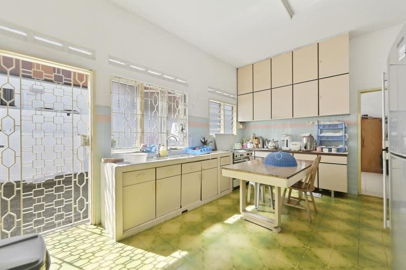 *WIDE FRONTAGE GCB @ MALCOLM ROAD area, Tanglin / Holland / Bukit Timah, 4 Bedrooms, 3,998 sqft, Good Class Bungalow For Sale, by Vernon Teo, 500265477 - Kitchen - PropertyGuru.com.sg