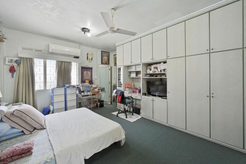*WIDE FRONTAGE GCB @ MALCOLM ROAD area, Tanglin / Holland / Bukit Timah, 4 Bedrooms, 3,998 sqft, Good Class Bungalow For Sale, by Vernon Teo, 500265477 - Bedroom - PropertyGuru.com.sg