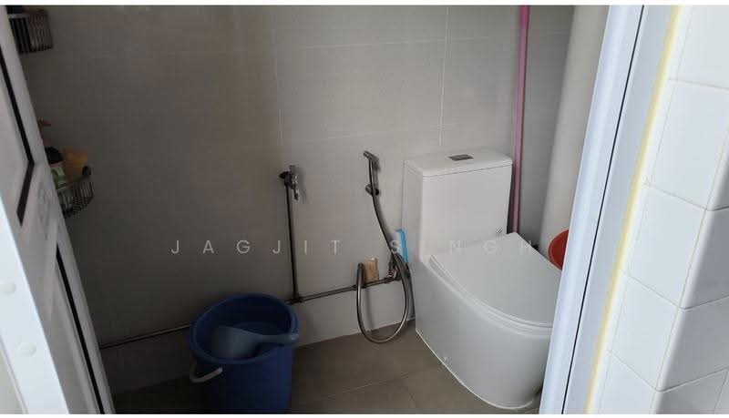 166 Bishan Street 13, 166 Bishan Street 13, Ang Mo Kio / Bishan / Thomson, Room Rental, 100 sqft, HDB Flat For Rent, by JAGJIT SINGH, 500265482 - Bathroom - PropertyGuru.com.sg