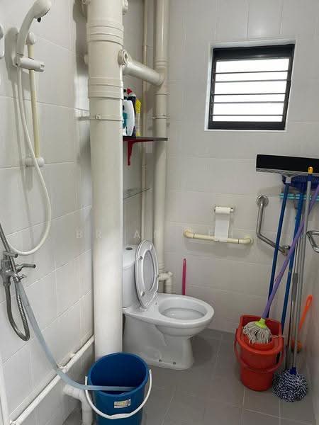 104 Gangsa Road, 104 Gangsa Road, Dairy Farm / Bukit Panjang / Choa Chu Kang, 2 Bedrooms, 785 sqft, HDB Flat For Rent, by Bryan Teh, 500265489 - Bathroom - PropertyGuru.com.sg