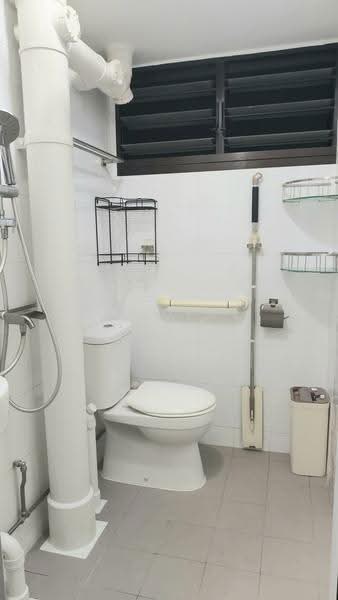 585 Ang Mo Kio Avenue 3, 585 Ang Mo Kio Avenue 3, Ang Mo Kio / Bishan / Thomson, Room Rental, 100 sqft, HDB Flat For Rent, by Candice Chua, 500265495 - Bathroom - PropertyGuru.com.sg