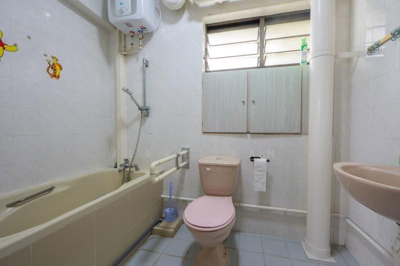 625 Choa Chu Kang Street 62, 625 Choa Chu Kang Street 62, Dairy Farm / Bukit Panjang / Choa Chu Kang, 3 Bedrooms, 1,087 sqft, HDB Flat For Sale, by Jerryl Tan, 500265501 - Bathroom - PropertyGuru.com.sg