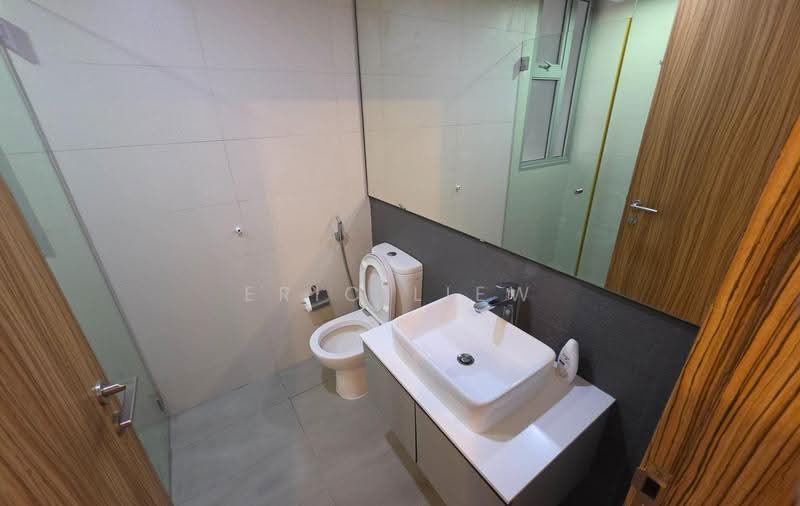 FLO Residence, 5 Punggol Field Walk, Hougang / Punggol / Sengkang, 3 Bedrooms, 1,012 sqft, Condominium For Sale, by Eric Liew, 500265514 - Bathroom - PropertyGuru.com.sg
