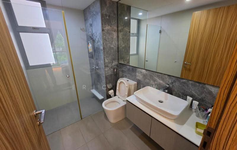 FLO Residence, 5 Punggol Field Walk, Hougang / Punggol / Sengkang, 3 Bedrooms, 1,012 sqft, Condominium For Sale, by Eric Liew, 500265514 - Bathroom - PropertyGuru.com.sg
