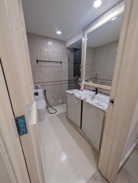 Parkview Apartments, 1 Bukit Batok Street 25, Dairy Farm / Bukit Panjang / Choa Chu Kang, 3 Bedrooms, 1,119 sqft, Apartment For Rent, by ANNABEL TAN, 500265552 - Bathroom - PropertyGuru.com.sg