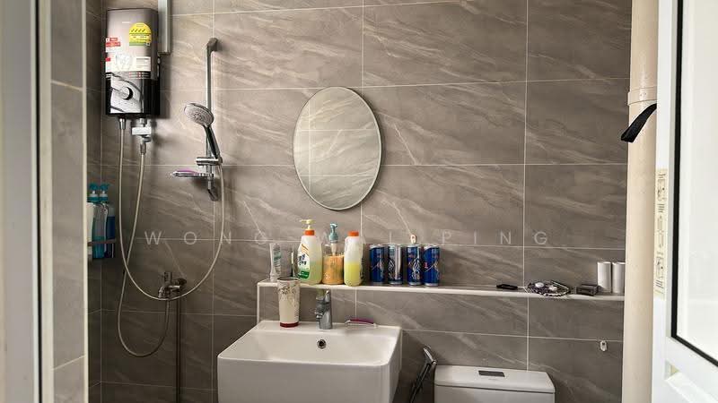 747 Jurong West Street 73, 747 Jurong West Street 73, Boon Lay / Jurong / Tuas, 3 Bedrooms, 1,120 sqft, HDB Flat For Rent, by Wong Wai Ping, 500265579 - Bathroom - PropertyGuru.com.sg