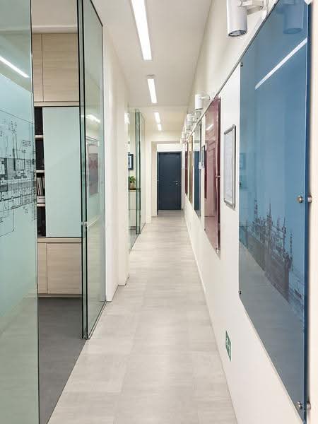 Amoy Street Office | W Two Rooms, Pantry, Restroom, Amoy Street | Telok Ayer Street | Gemmill Lane, Boat Quay / Raffles Place / Marina, 1,000 sqft, Office For Rent, by Evon Tan 陈玉凤, 500265583 - Corridor - CommercialGuru.com.sg