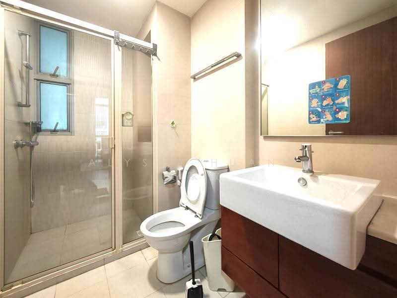 The Lakeshore, 31 Jurong West Street 41, Boon Lay / Jurong / Tuas, Room Rental, 200 sqft, Condominium For Rent, by Alyssa Huang 黄家敏, 500265586 - Bathroom - PropertyGuru.com.sg