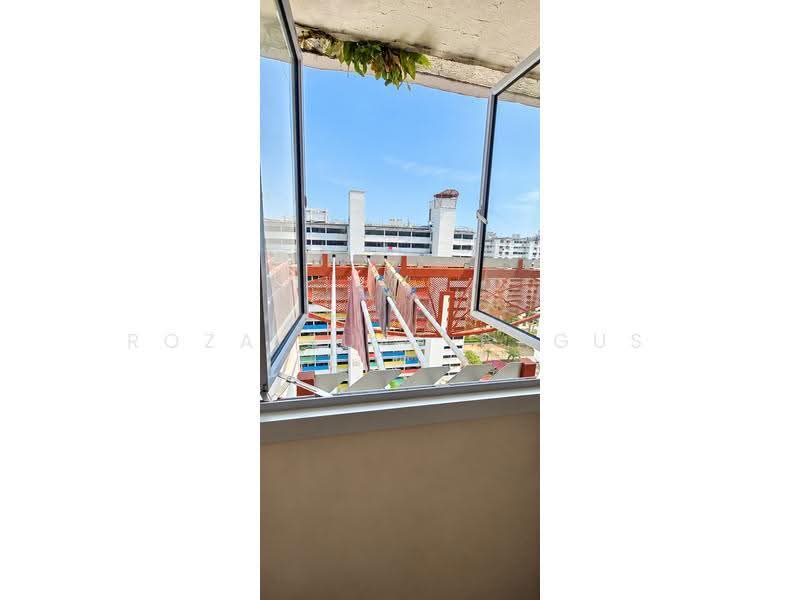 33 Bedok South Avenue 2, 33 Bedok South Avenue 2, Bedok / Upper East Coast, Room Rental, 150 sqft, HDB Flat For Rent, by Roza Sure Bagus, 500265619 - Balcony - PropertyGuru.com.sg