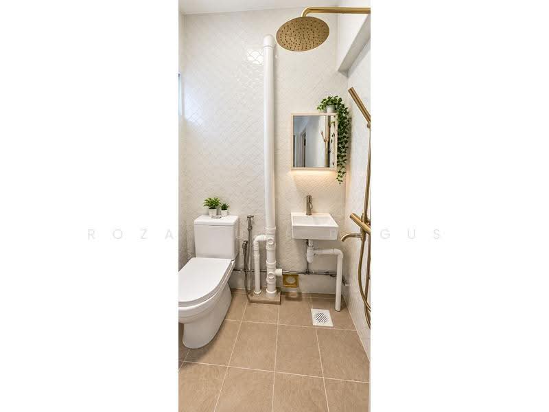 33 Bedok South Avenue 2, 33 Bedok South Avenue 2, Bedok / Upper East Coast, Room Rental, 150 sqft, HDB Flat For Rent, by Roza Sure Bagus, 500265619 - Bathroom - PropertyGuru.com.sg