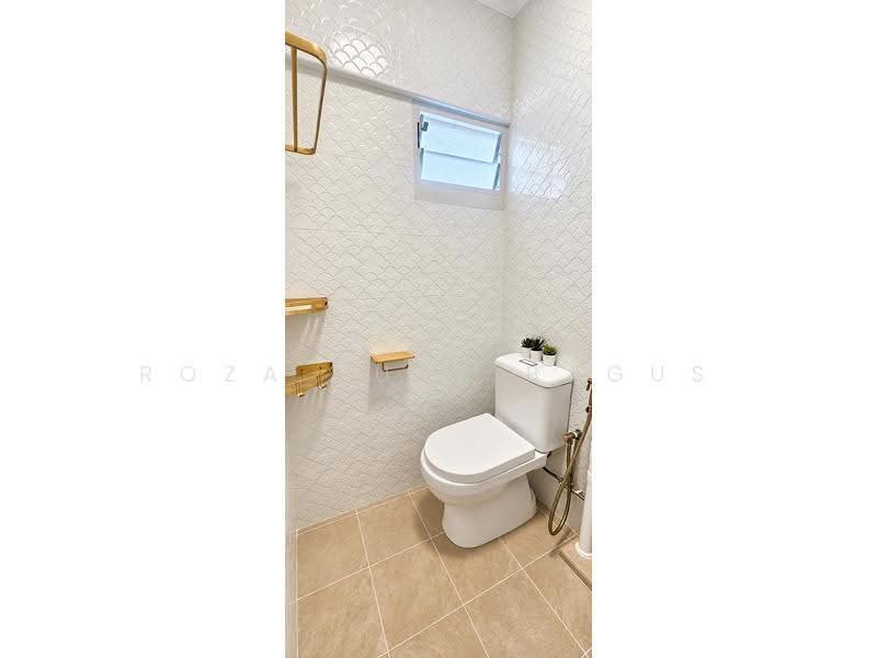 33 Bedok South Avenue 2, 33 Bedok South Avenue 2, Bedok / Upper East Coast, Room Rental, 150 sqft, HDB Flat For Rent, by Roza Sure Bagus, 500265619 - Bathroom - PropertyGuru.com.sg