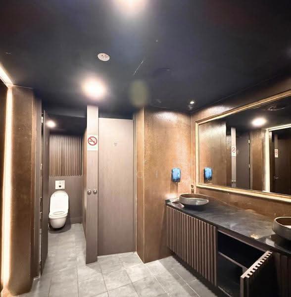 Prime F&B Location Mohamed Sultan Road, Orchard / River Valley, 2,300 sqft, Food & Beverage For Rent, by Joey Ke Liqin, 500265621 - Bathroom - CommercialGuru.com.sg