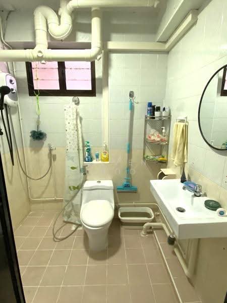 695 Jurong West Central 1, 695 Jurong West Central 1, Boon Lay / Jurong / Tuas, Room Rental, 130 sqft, HDB Flat For Rent, by Steven Choo, 500265645 - Bathroom - PropertyGuru.com.sg