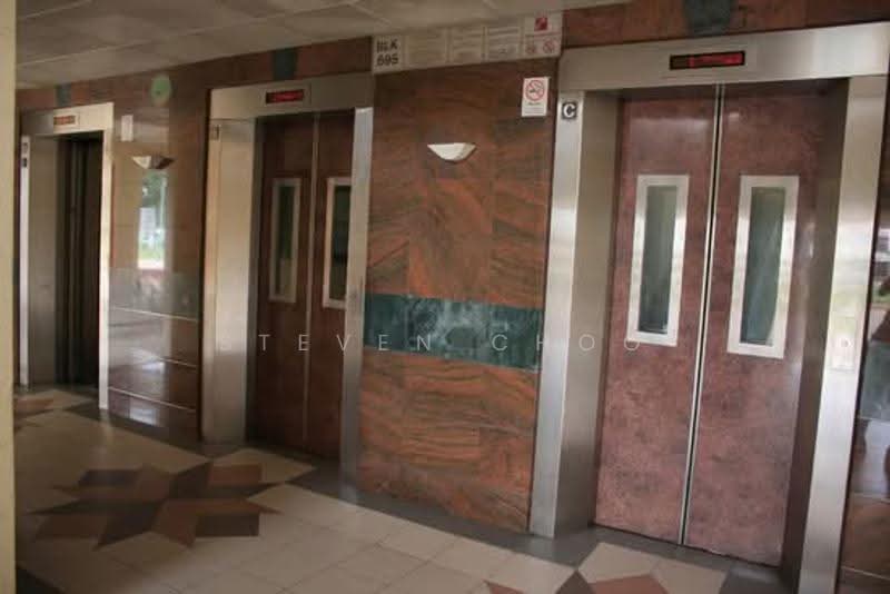 695 Jurong West Central 1, 695 Jurong West Central 1, Boon Lay / Jurong / Tuas, Room Rental, 130 sqft, HDB Flat For Rent, by Steven Choo, 500265645 - Lobby - PropertyGuru.com.sg