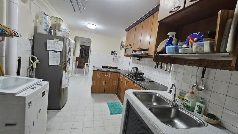 405 Ang Mo Kio Avenue 10, 405 Ang Mo Kio Avenue 10, Ang Mo Kio / Bishan / Thomson, 2 Bedrooms, 721 sqft, HDB Flat For Sale, by Antony Robertson, 500265653 - Kitchen - PropertyGuru.com.sg