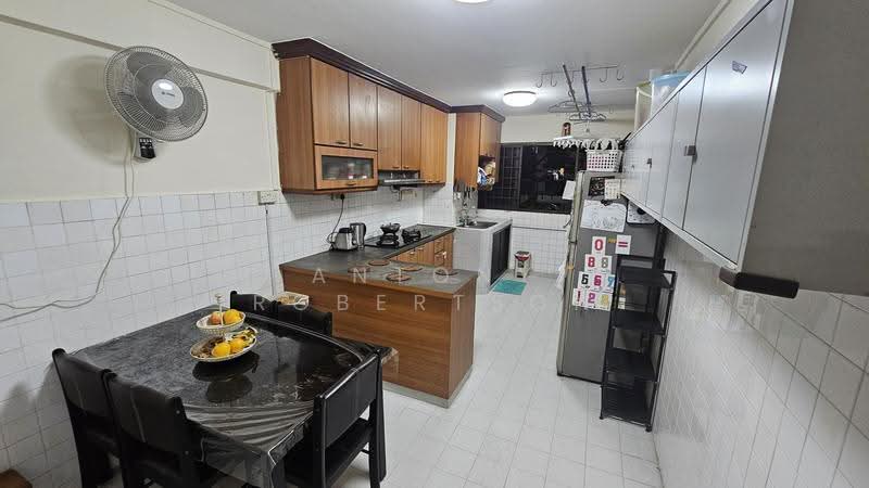 405 Ang Mo Kio Avenue 10, 405 Ang Mo Kio Avenue 10, Ang Mo Kio / Bishan / Thomson, 2 Bedrooms, 721 sqft, HDB Flat For Sale, by Antony Robertson, 500265653 - Kitchen - PropertyGuru.com.sg