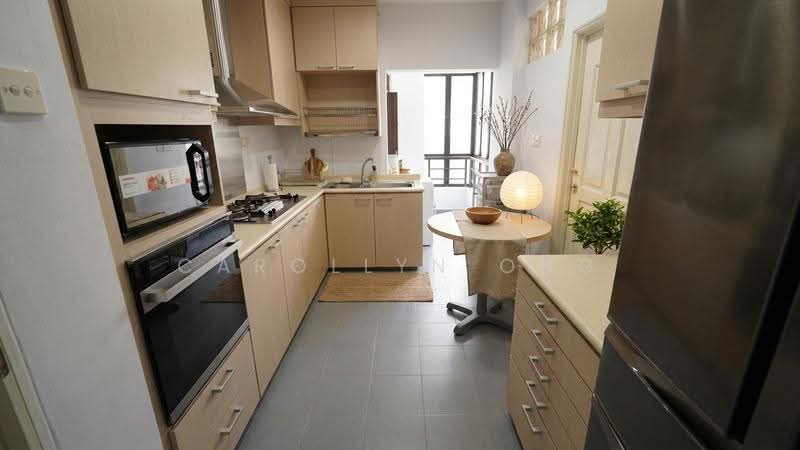 Novena MRT Apt - Freehold under $1700 psf, Balestier / Toa Payoh, 3 Bedrooms, 1,216 sqft, Apartment For Sale, by Carollyn Ong, 500265679 - Kitchen - PropertyGuru.com.sg